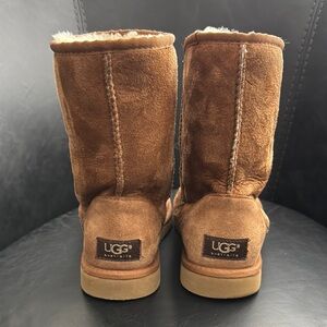 Women’s Authentic UGG Brown Shearling Boots size 7